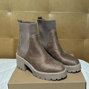 The brand is DV dolce vita. Size 8